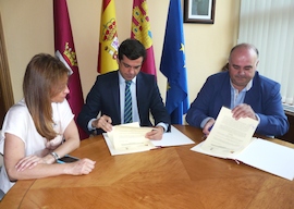 Firma convenio Oficina de Turismo Firma convenio Oficina de Turismo